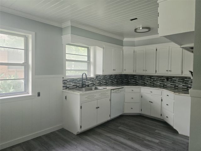 506 Meadow Drive, Gainesville, TX 76240