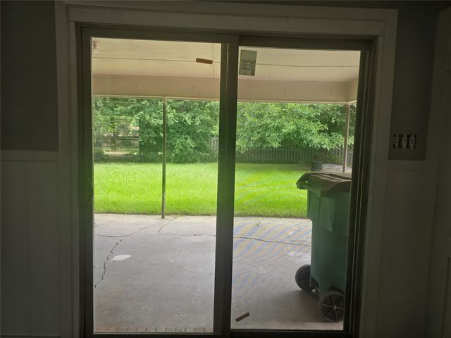 506 Meadow Drive, Gainesville, TX 76240