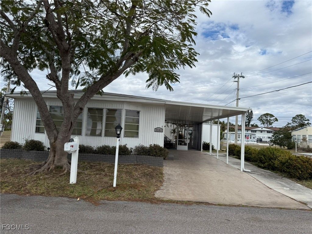 5509 Harbor LN, North Fort Myers, FL 33917