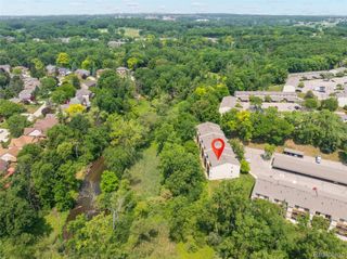 1693 Riverside Drive 3, Rochester Hills, MI 48309