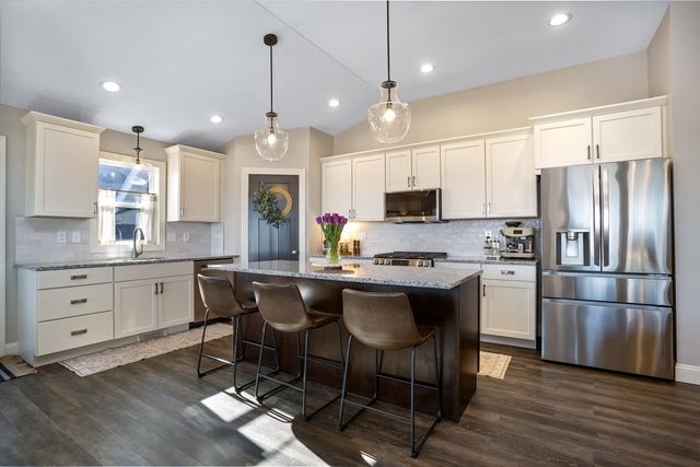 1501 Valley Bluffs Dr. SE, Minot, ND 58701