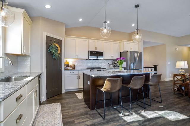 1501 Valley Bluffs Dr. SE, Minot, ND 58701