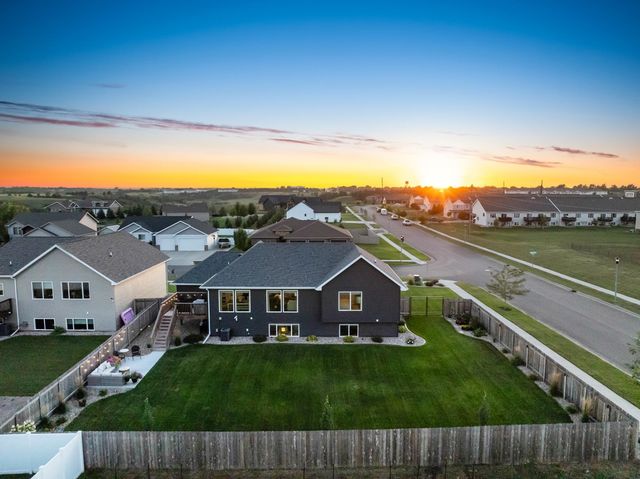 1501 Valley Bluffs Dr. SE, Minot, ND 58701