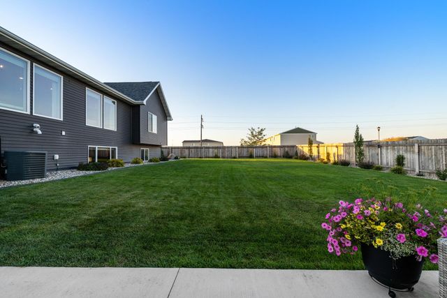 1501 Valley Bluffs Dr. SE, Minot, ND 58701