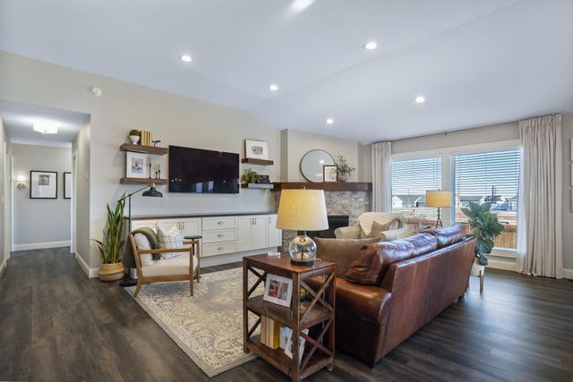 1501 Valley Bluffs Dr. SE, Minot, ND 58701