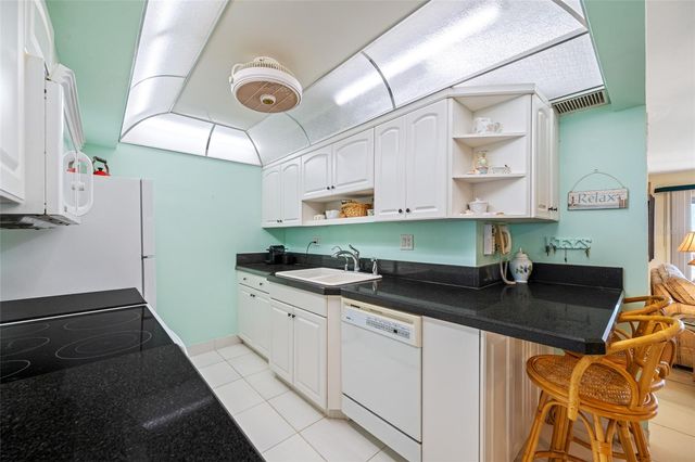 10355 PARADISE BOULEVARD 614, Treasure Island, FL 33706