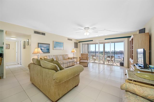 10355 PARADISE BOULEVARD 614, Treasure Island, FL 33706