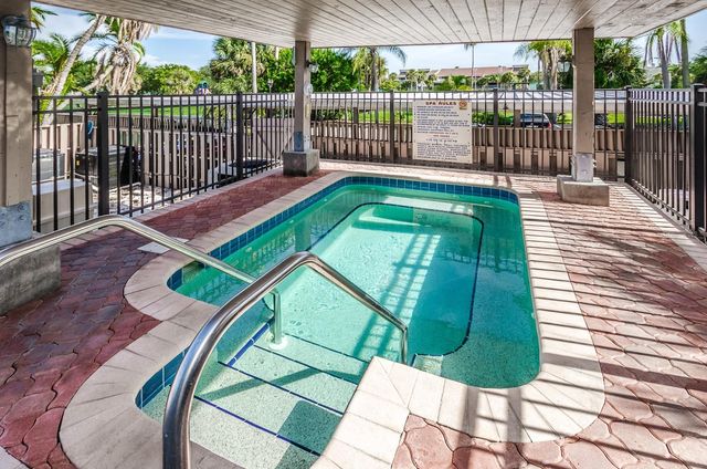 10355 PARADISE BOULEVARD 614, Treasure Island, FL 33706