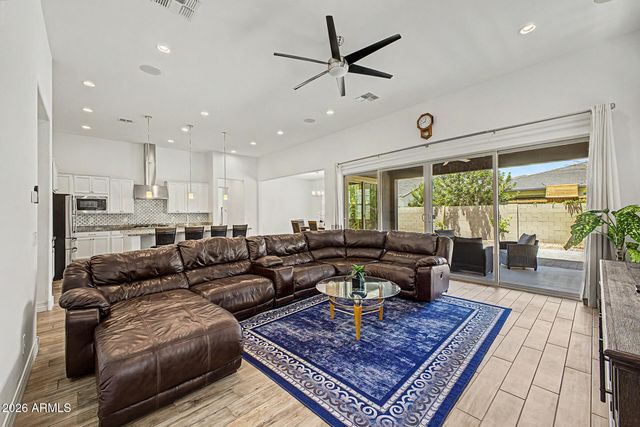 3740 E SAGEBRUSH Street, Gilbert, AZ 85296