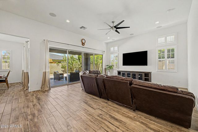3740 E SAGEBRUSH Street, Gilbert, AZ 85296