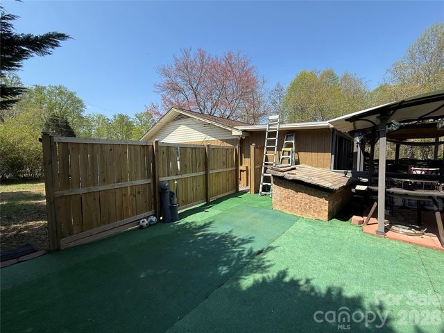 3309 40th Avenue Place NE, Hickory, NC 28601