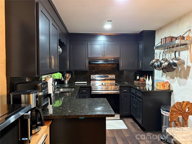 3309 40th Avenue Place NE, Hickory, NC 28601