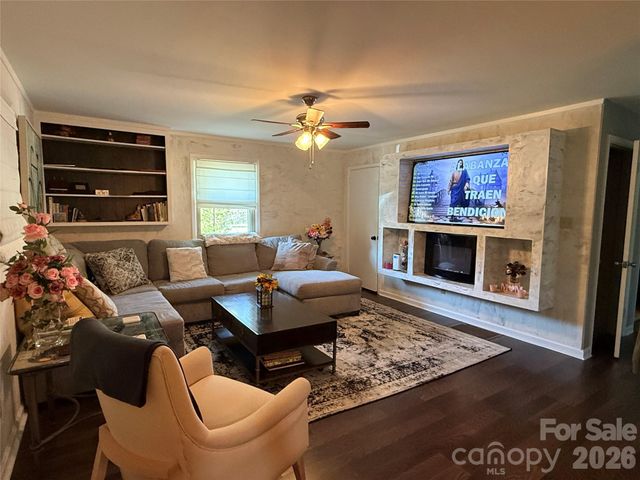 3309 40th Avenue Place NE, Hickory, NC 28601