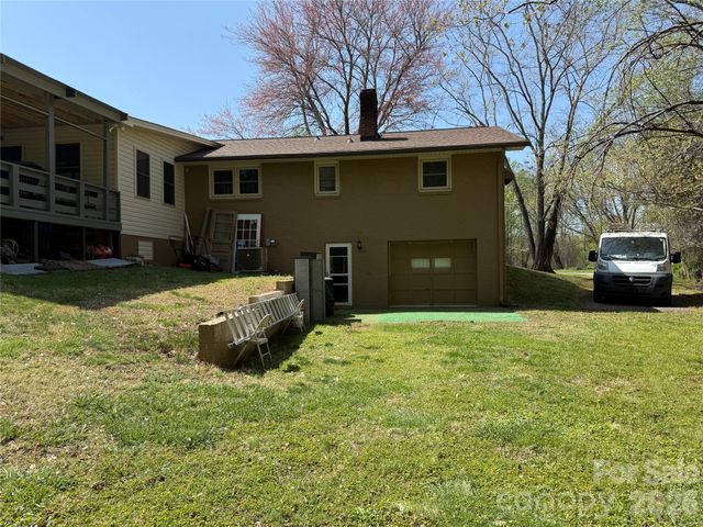 3309 40th Avenue Place NE, Hickory, NC 28601