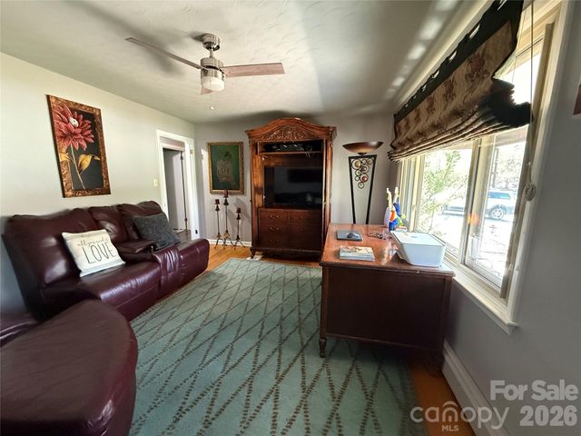 3309 40th Avenue Place NE, Hickory, NC 28601