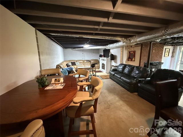 3309 40th Avenue Place NE, Hickory, NC 28601