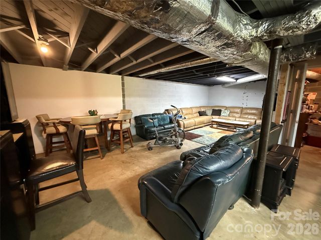 3309 40th Avenue Place NE, Hickory, NC 28601