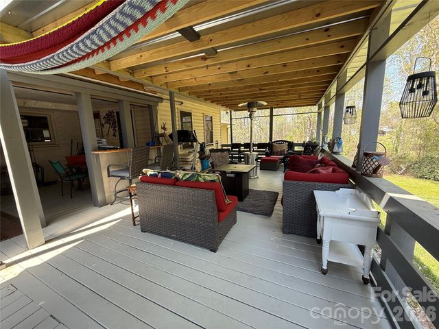 3309 40th Avenue Place NE, Hickory, NC 28601