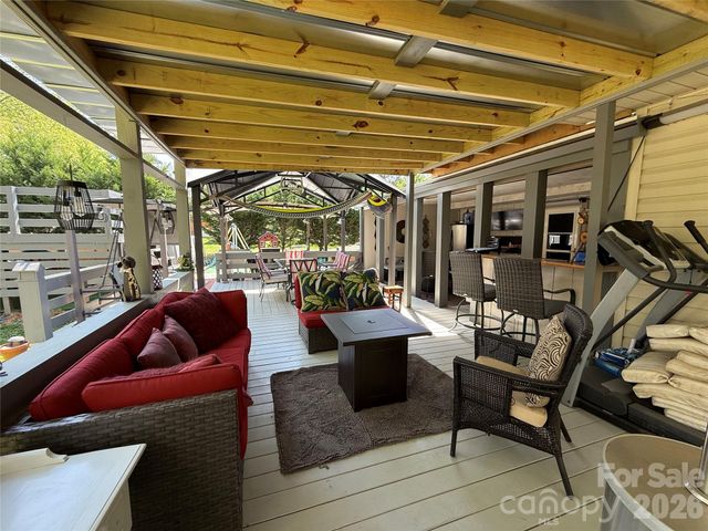 3309 40th Avenue Place NE, Hickory, NC 28601