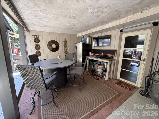 3309 40th Avenue Place NE, Hickory, NC 28601