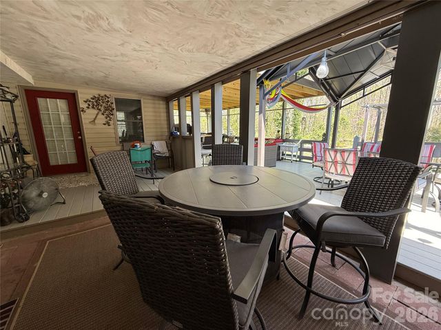 3309 40th Avenue Place NE, Hickory, NC 28601