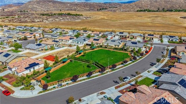 574 Feeder, Hemet, CA 92543