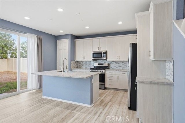 574 Feeder, Hemet, CA 92543