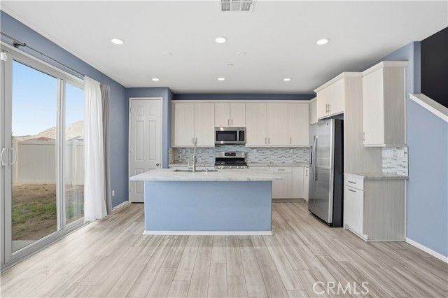 574 Feeder, Hemet, CA 92543