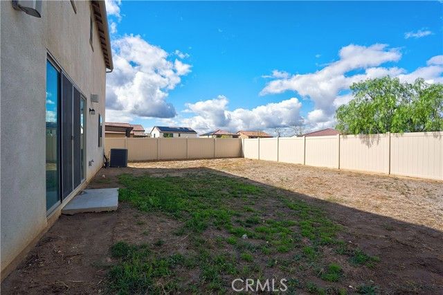574 Feeder, Hemet, CA 92543