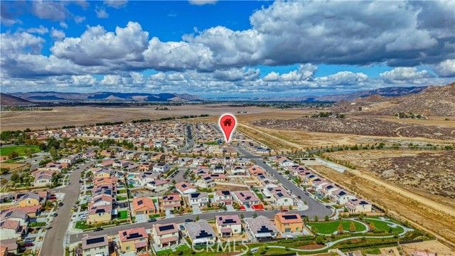 574 Feeder, Hemet, CA 92543
