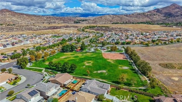574 Feeder, Hemet, CA 92543