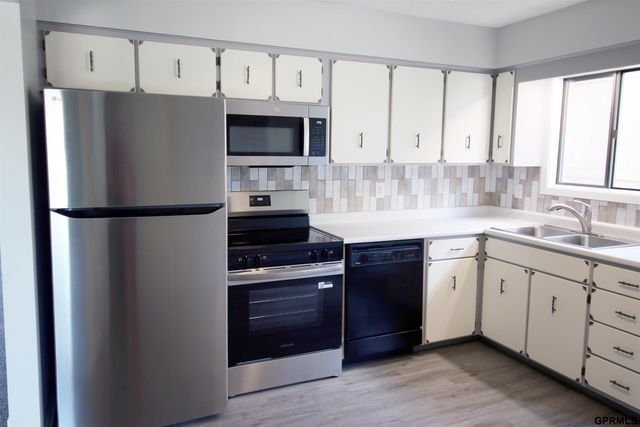 2522 Mose Avenue, Bellevue, NE 68147