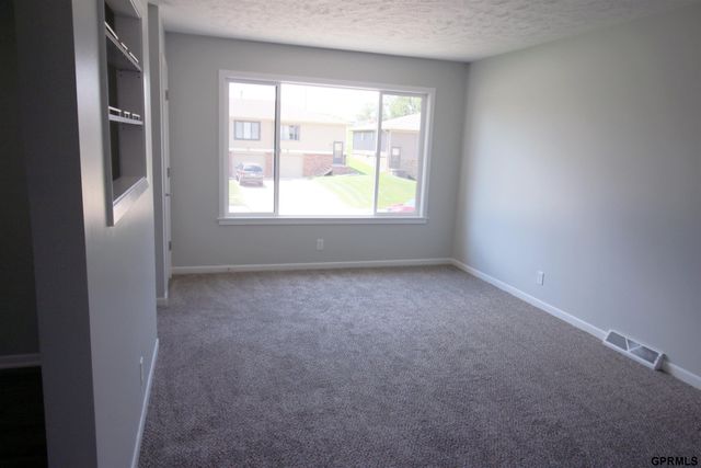 2522 Mose Avenue, Bellevue, NE 68147