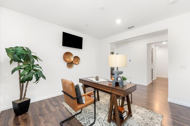 1051 Carson River Dr, Lincoln, CA 95648
