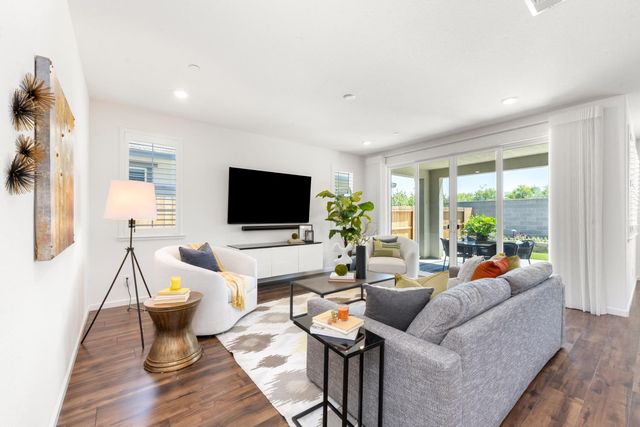 1051 Carson River Dr, Lincoln, CA 95648