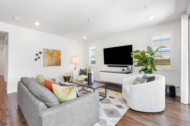 1051 Carson River Dr, Lincoln, CA 95648