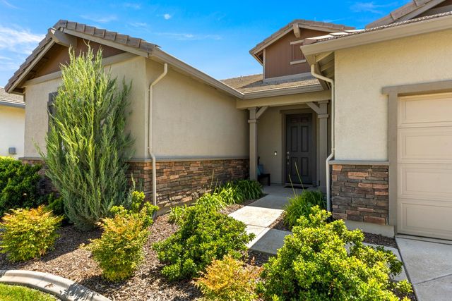 1051 Carson River Dr, Lincoln, CA 95648