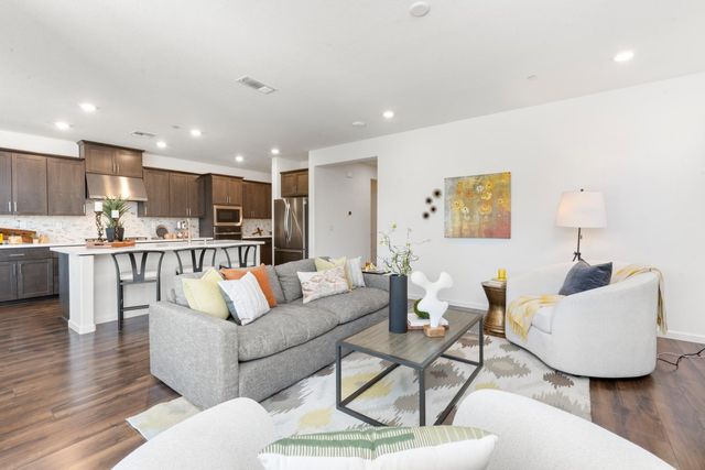 1051 Carson River Dr, Lincoln, CA 95648