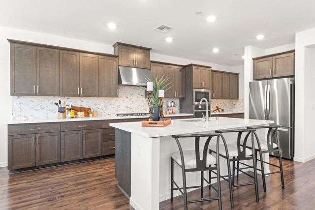 1051 Carson River Dr, Lincoln, CA 95648