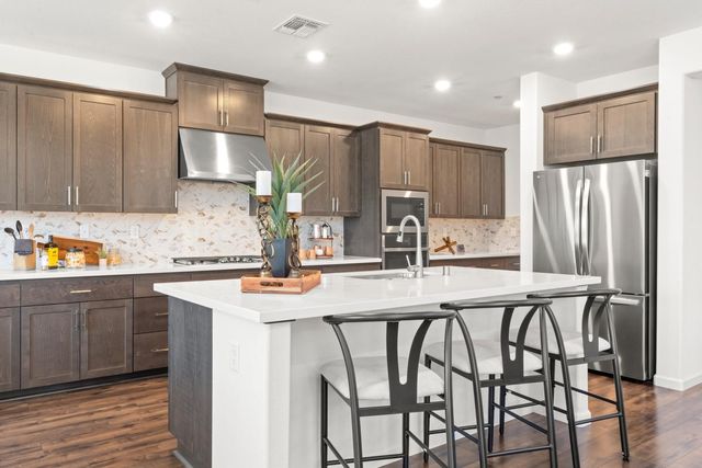 1051 Carson River Dr, Lincoln, CA 95648