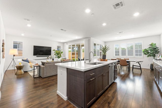 1051 Carson River Dr, Lincoln, CA 95648
