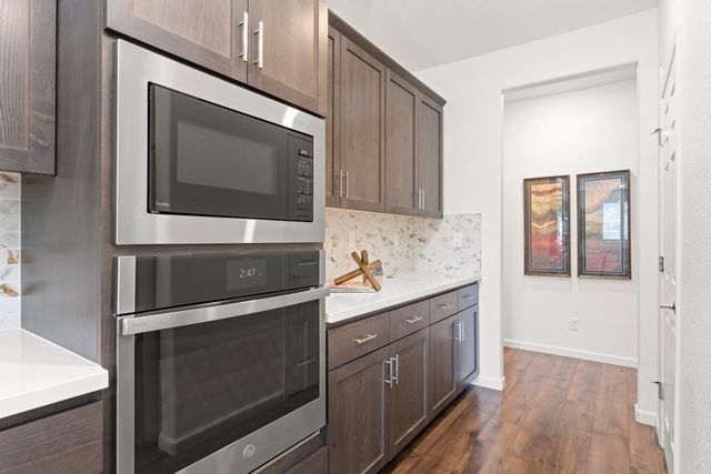 1051 Carson River Dr, Lincoln, CA 95648