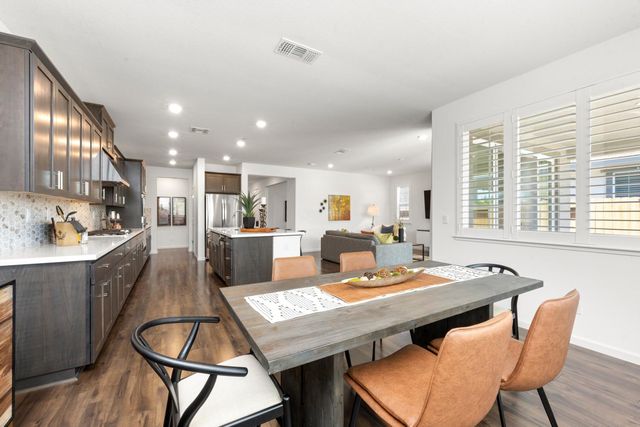 1051 Carson River Dr, Lincoln, CA 95648