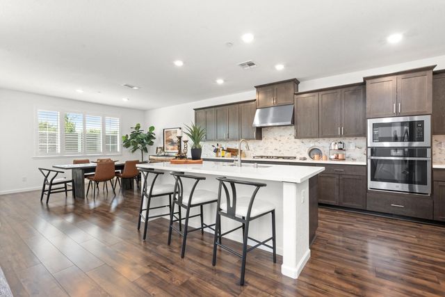 1051 Carson River Dr, Lincoln, CA 95648