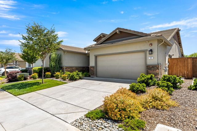 1051 Carson River Dr, Lincoln, CA 95648