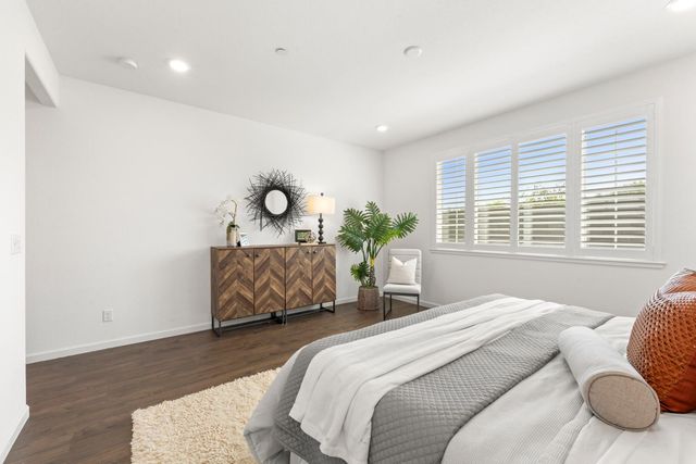 1051 Carson River Dr, Lincoln, CA 95648