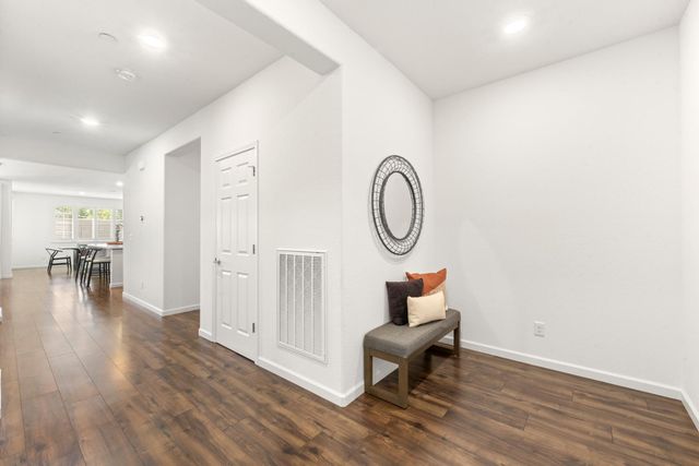 1051 Carson River Dr, Lincoln, CA 95648