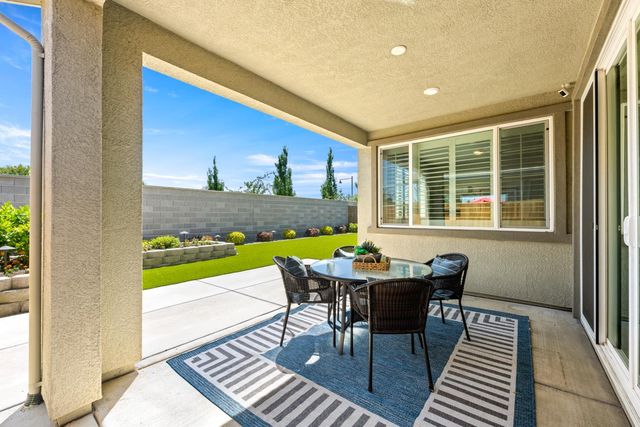 1051 Carson River Dr, Lincoln, CA 95648
