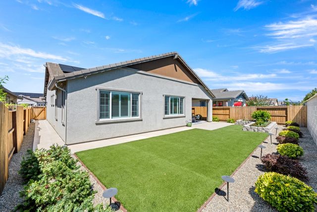 1051 Carson River Dr, Lincoln, CA 95648