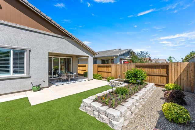 1051 Carson River Dr, Lincoln, CA 95648
